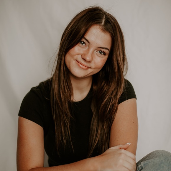 Meet your Posher, Alexis - Picture 1 of 1